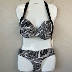 NWT Calvin Klein Bikini Top and Matching Bottoms Size L